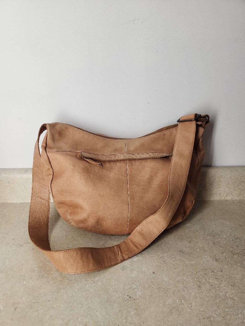 ViLENCA Holland  Hobo slouchy soft leather crossbody shoulder bag cognac tan